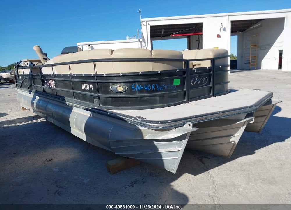 2017 MANITOU OASIS PONTOON VIN: TII87555C717
