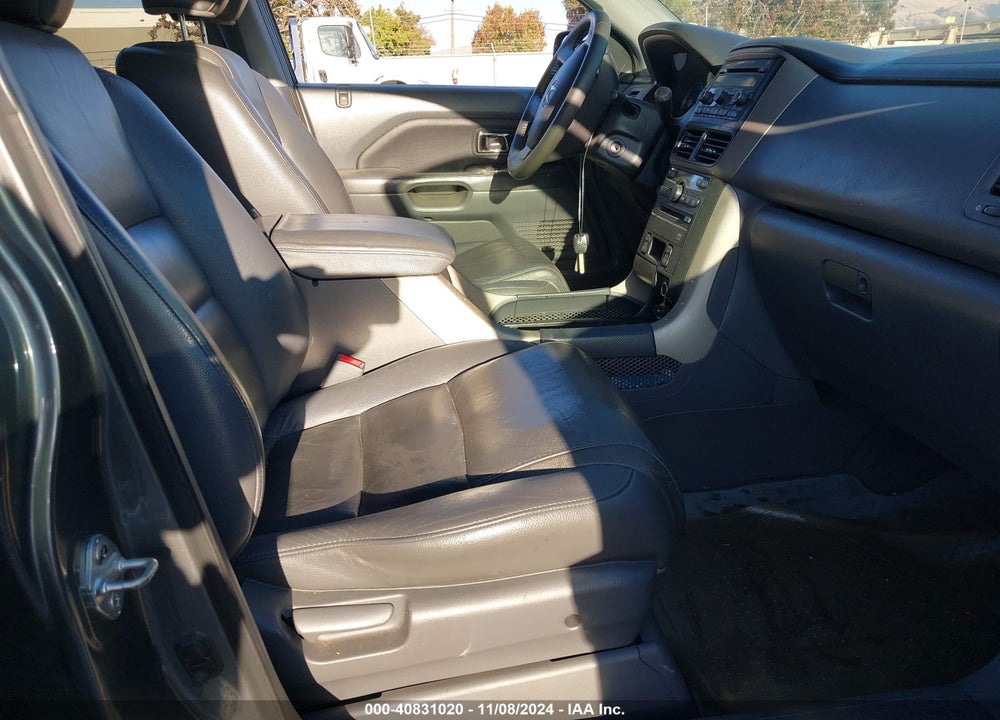 2007 HONDA PILOT EX-L VIN: 5FNYF28697B026811