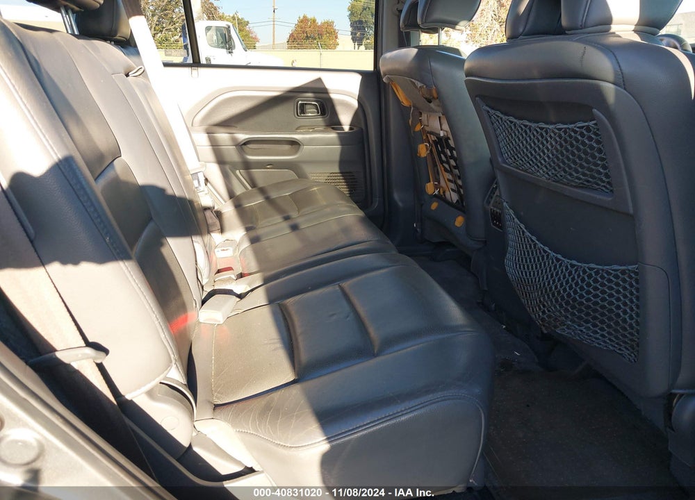 2007 HONDA PILOT EX-L VIN: 5FNYF28697B026811