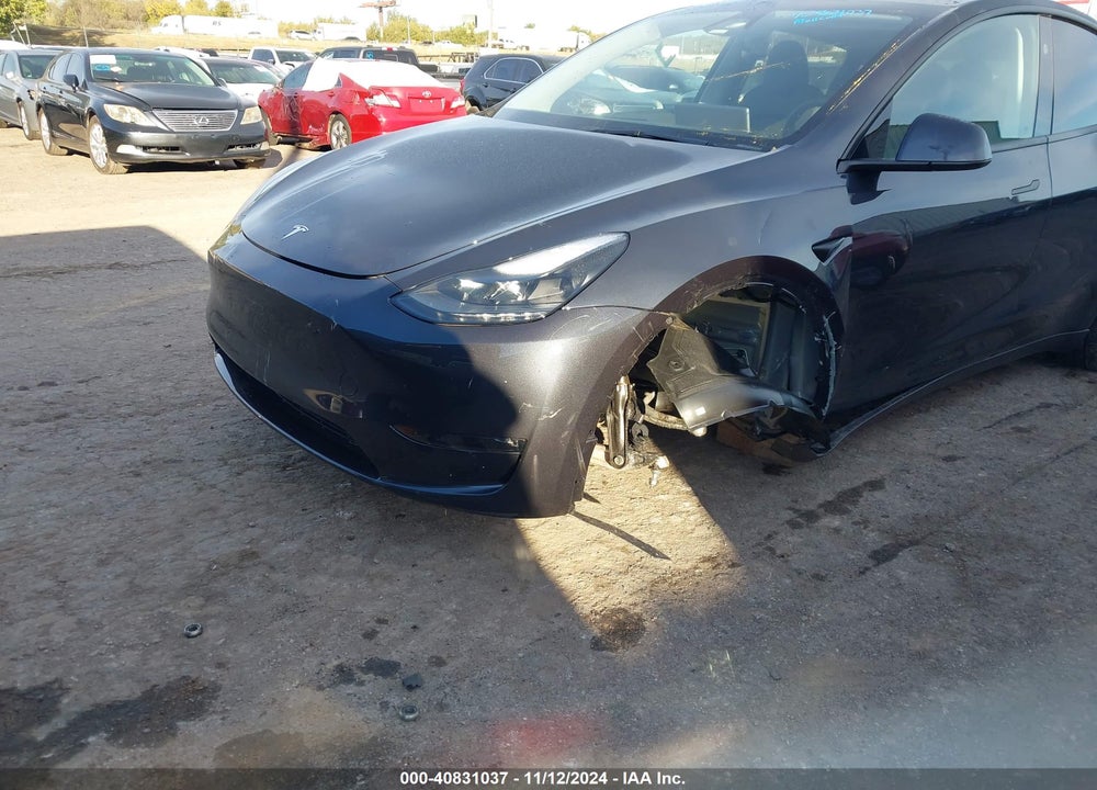 2024 TESLA MODEL Y LONG RANGE DUAL MOTOR ALL-WHEEL DRIVE VIN: 7SAYGDEE7RA323941