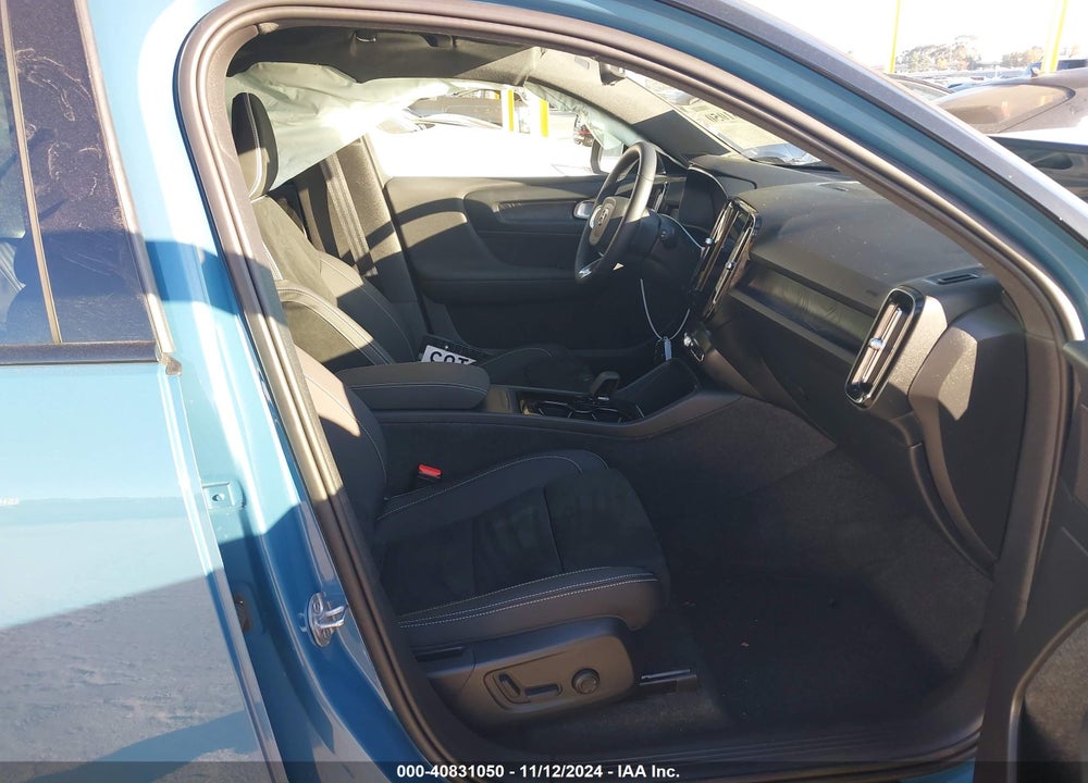2024 VOLVO XC40 RECHARGE PURE ELECTRIC TWIN ULTIMATE VIN: YV4ER3XM9R2233945