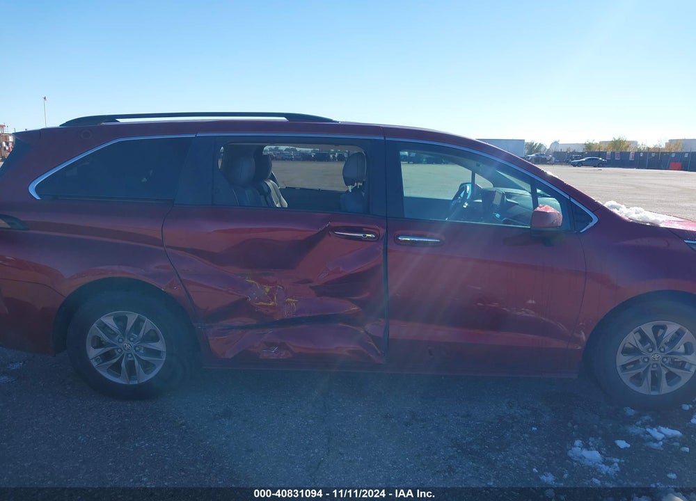 2023 TOYOTA SIENNA XLE VIN: 5TDYRKEC6PS165369