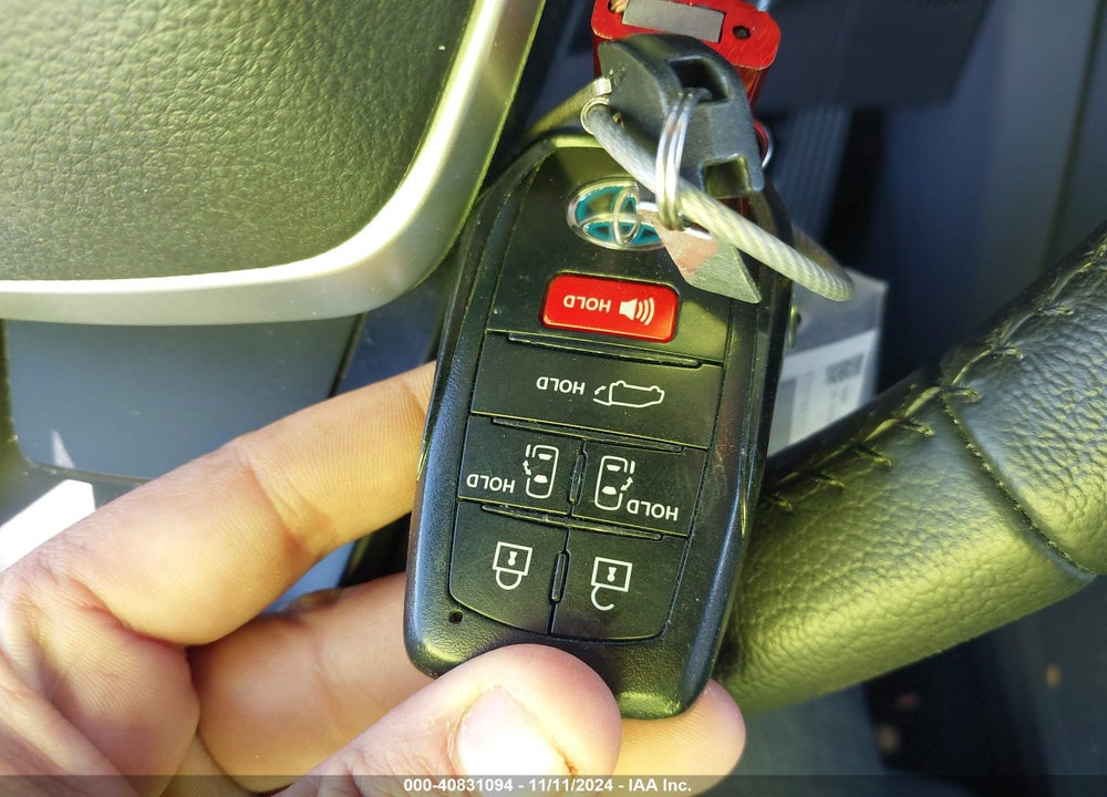 2023 TOYOTA SIENNA XLE VIN: 5TDYRKEC6PS165369