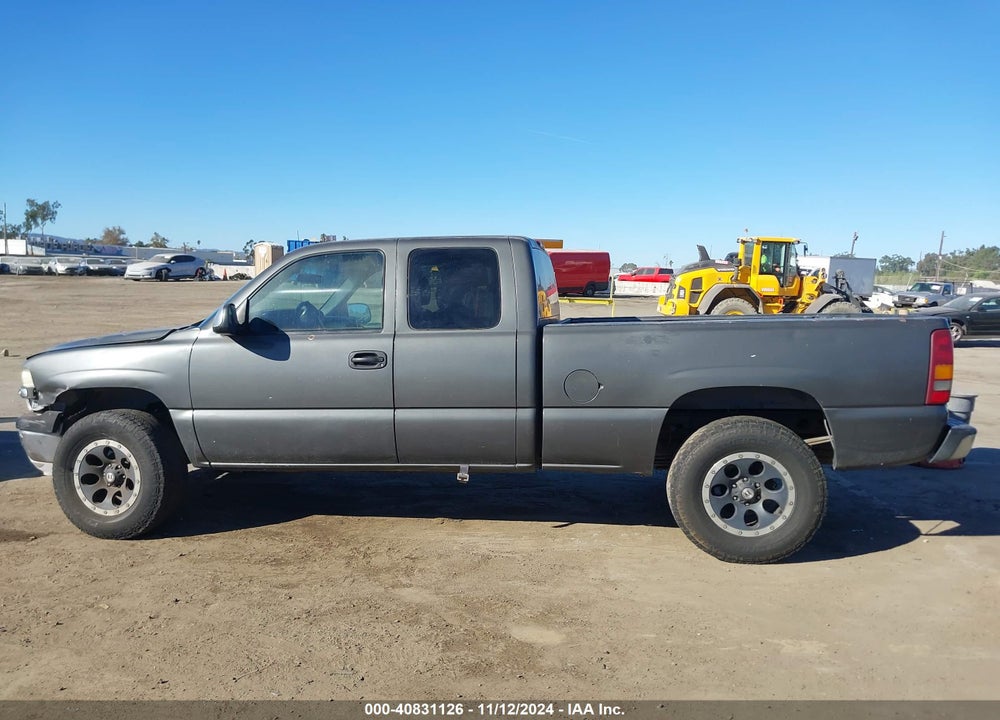 2002 CHEVROLET SILVERADO 1500 LS VIN: 2GCEC19T421133772