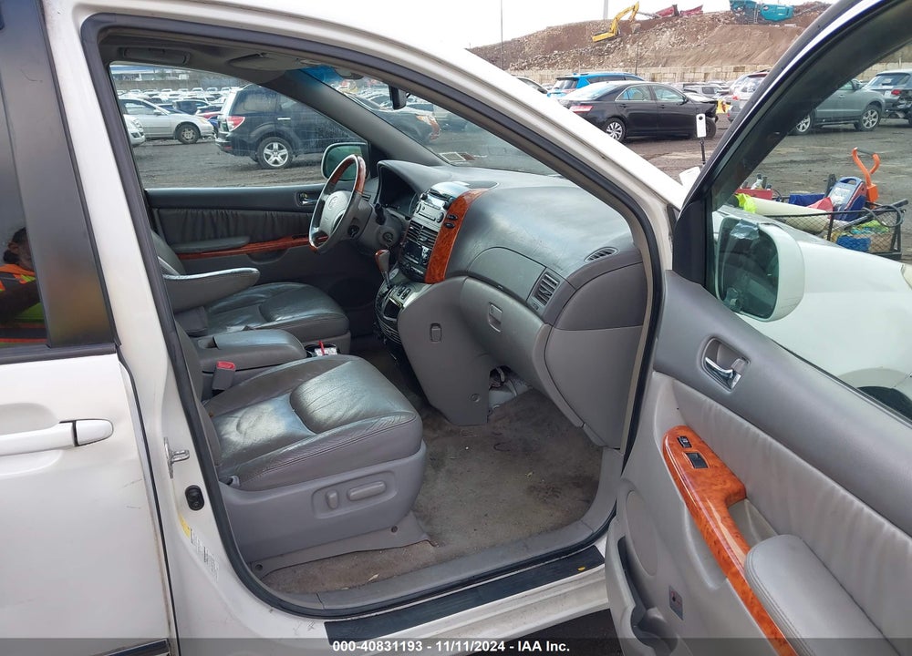 2007 TOYOTA SIENNA XLE LIMITED VIN: 5TDBK22C27S001454