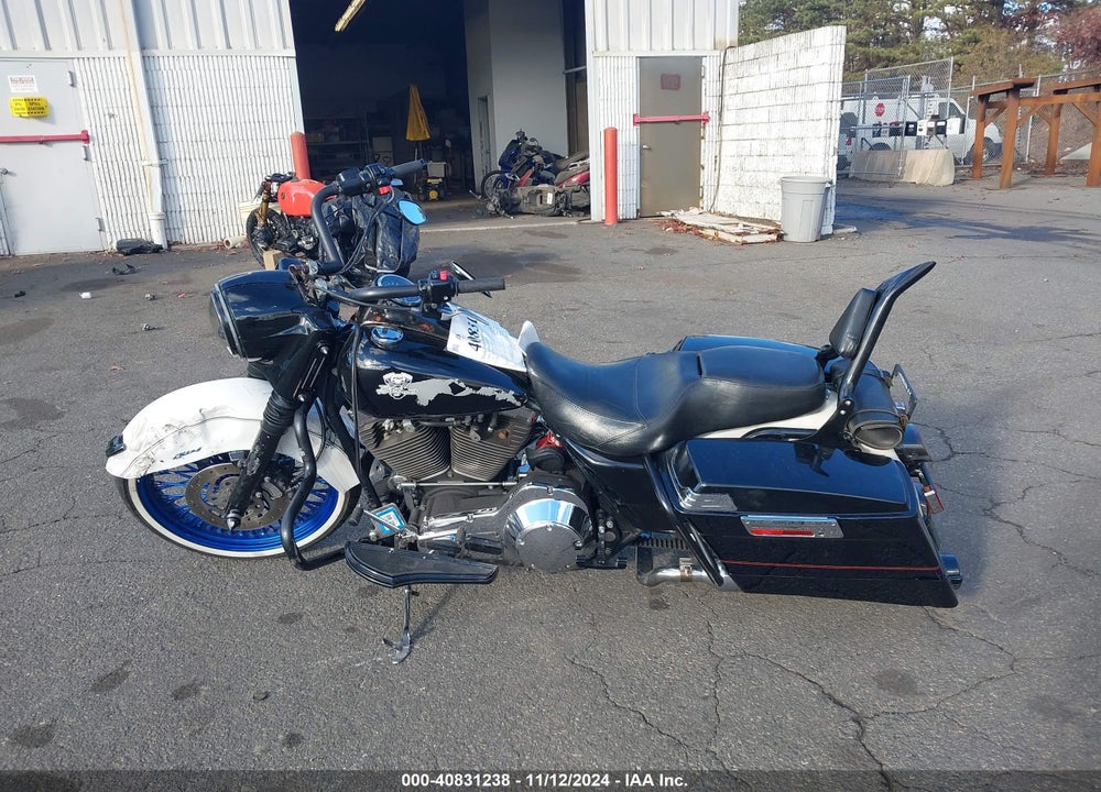 2001 HARLEY-DAVIDSON FLHPI VIN: 1HD1FHW111Y621041