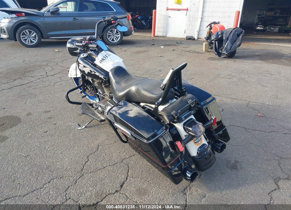 2001 HARLEY-DAVIDSON FLHPI VIN: 1HD1FHW111Y621041