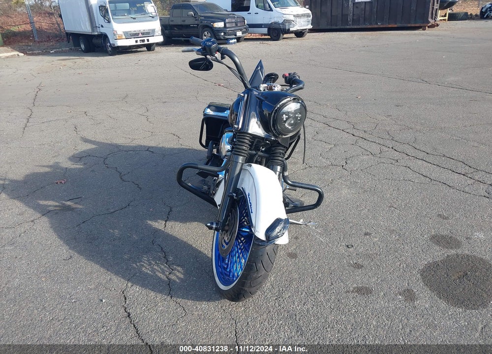 2001 HARLEY-DAVIDSON FLHPI VIN: 1HD1FHW111Y621041