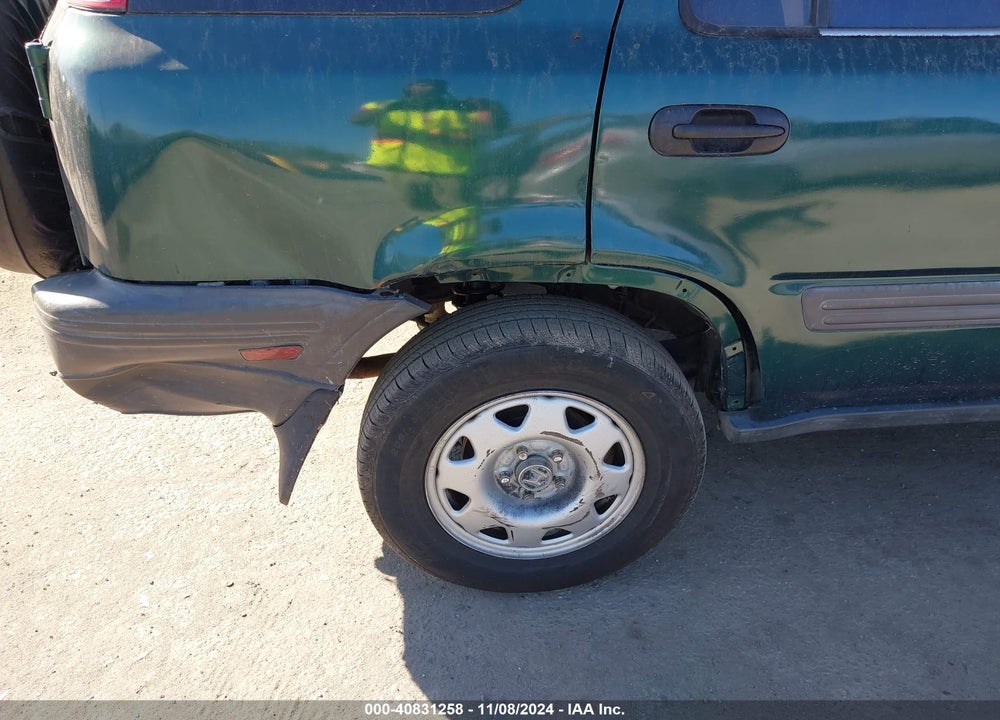 2000 HONDA CR-V LX VIN: JHLRD2846YC001116