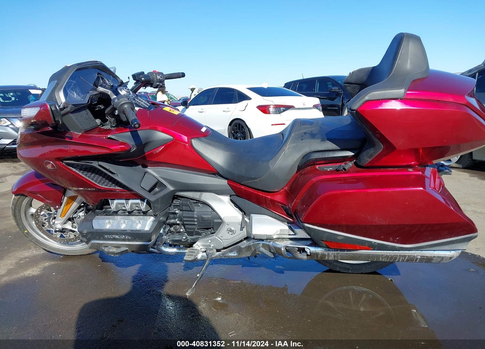 2018 HONDA GL1800 D VIN: JH2SC7959JK000387