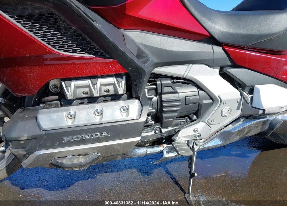 2018 HONDA GL1800 D VIN: JH2SC7959JK000387