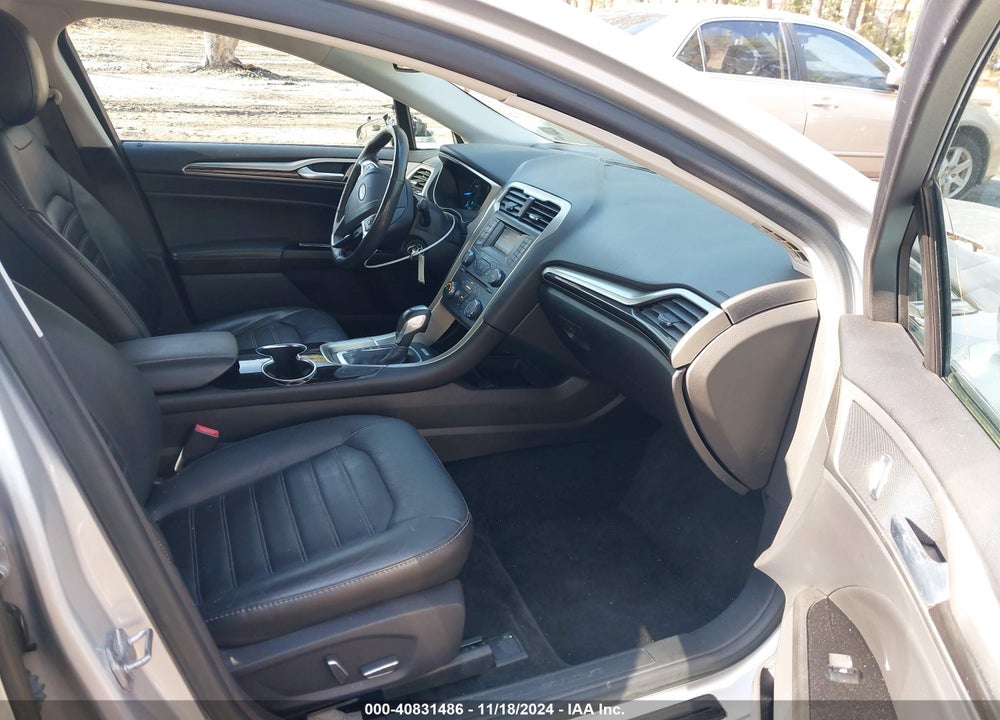 2015 FORD FUSION SE VIN: 1FA6P0HD8F5111281