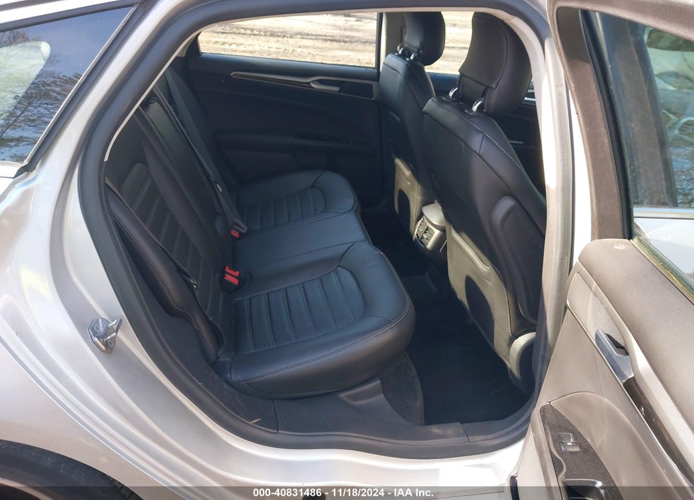 2015 FORD FUSION SE VIN: 1FA6P0HD8F5111281