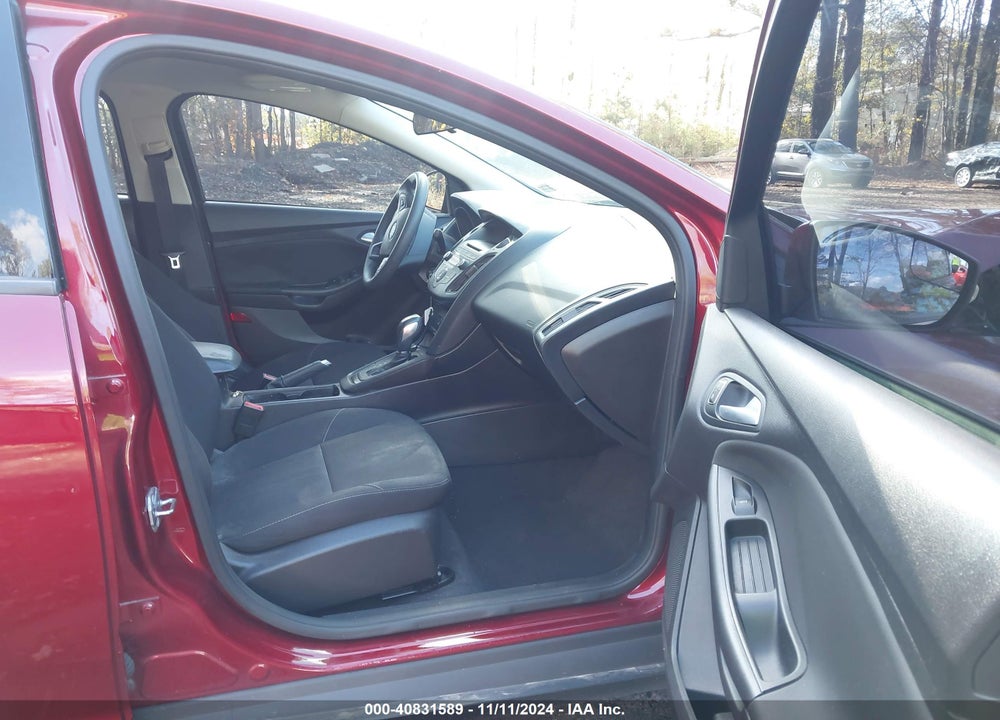 2015 FORD FOCUS SE VIN: 1FADP3F29FL209452
