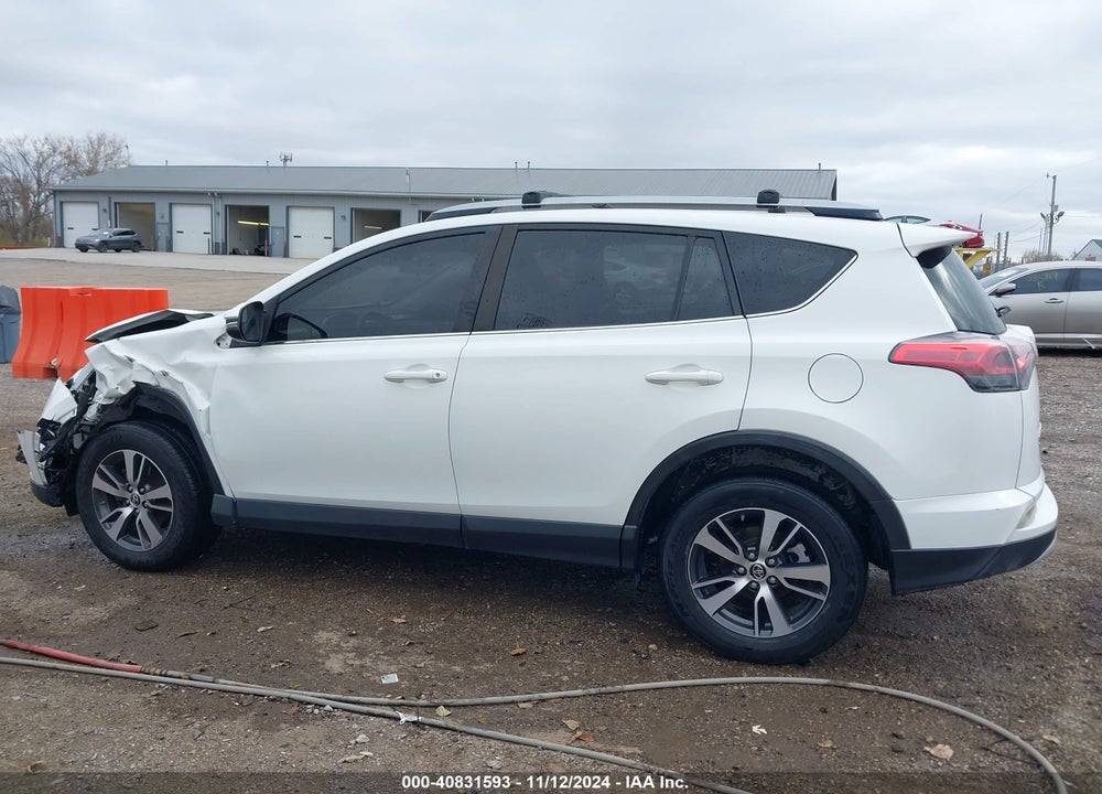 2017 TOYOTA RAV4 XLE VIN: JTMWFREV9HJ112027