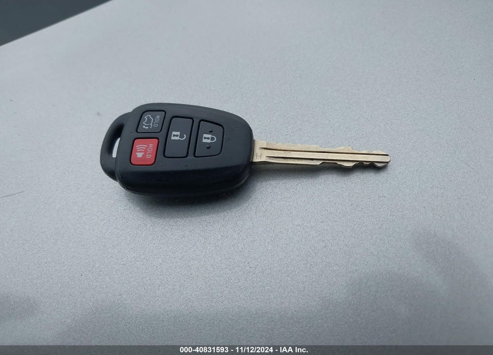 2017 TOYOTA RAV4 XLE VIN: JTMWFREV9HJ112027