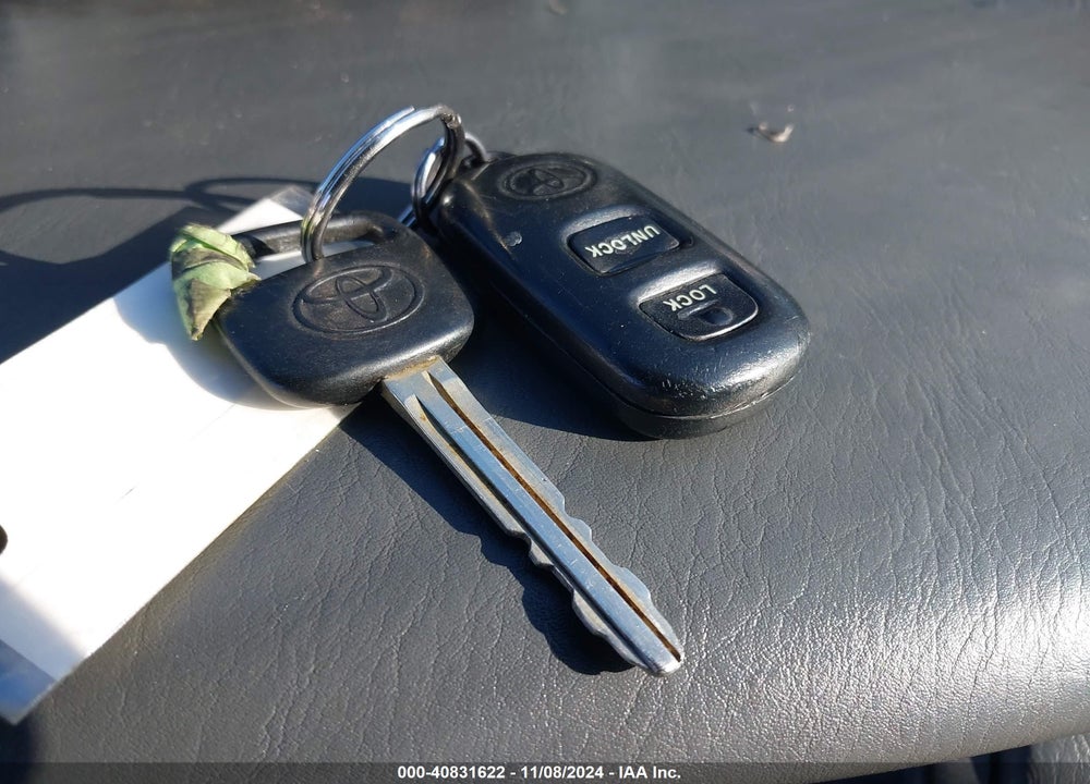 2000 TOYOTA CAMRY LE VIN: JT2BG22K3Y0518655