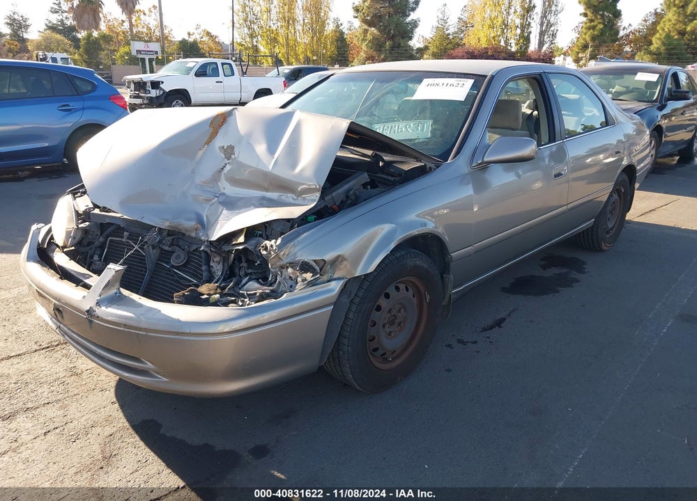2000 TOYOTA CAMRY LE VIN: JT2BG22K3Y0518655