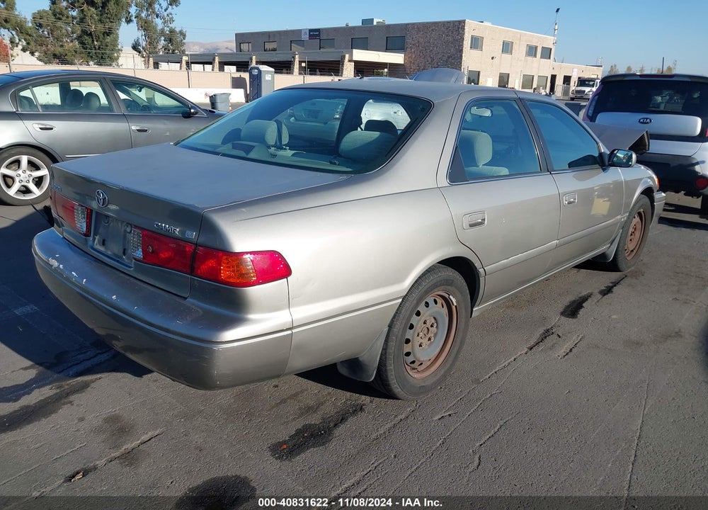 2000 TOYOTA CAMRY LE VIN: JT2BG22K3Y0518655