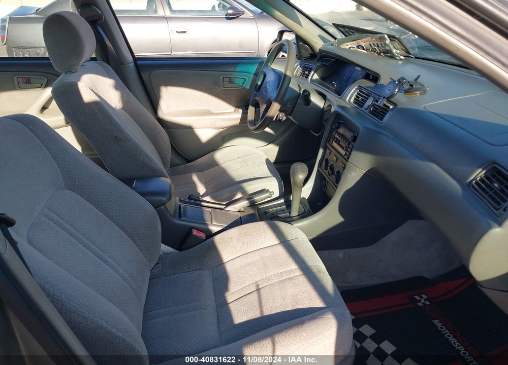 2000 TOYOTA CAMRY LE VIN: JT2BG22K3Y0518655