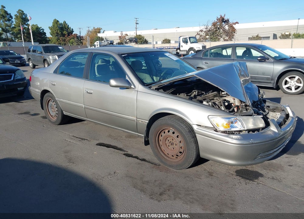 2000 TOYOTA CAMRY LE VIN: JT2BG22K3Y0518655