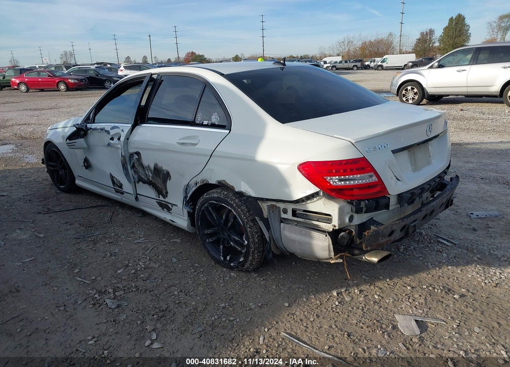 2012 MERCEDES-BENZ C VIN: WDDGF8BB3CR212598