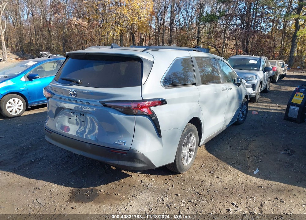 2024 TOYOTA SIENNA XSE VIN: 5TDDSKFC1RS127715
