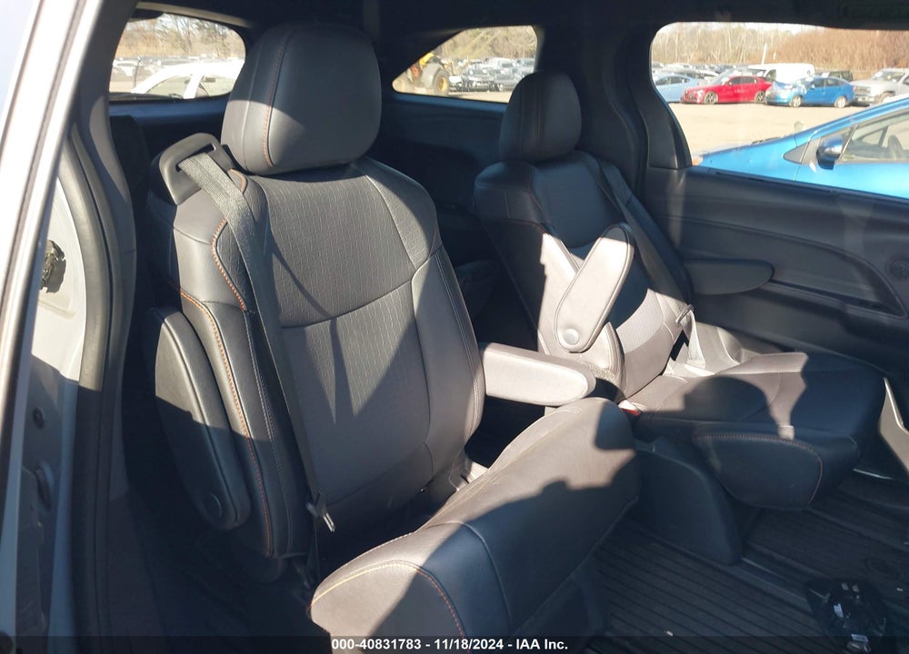 2024 TOYOTA SIENNA XSE VIN: 5TDDSKFC1RS127715