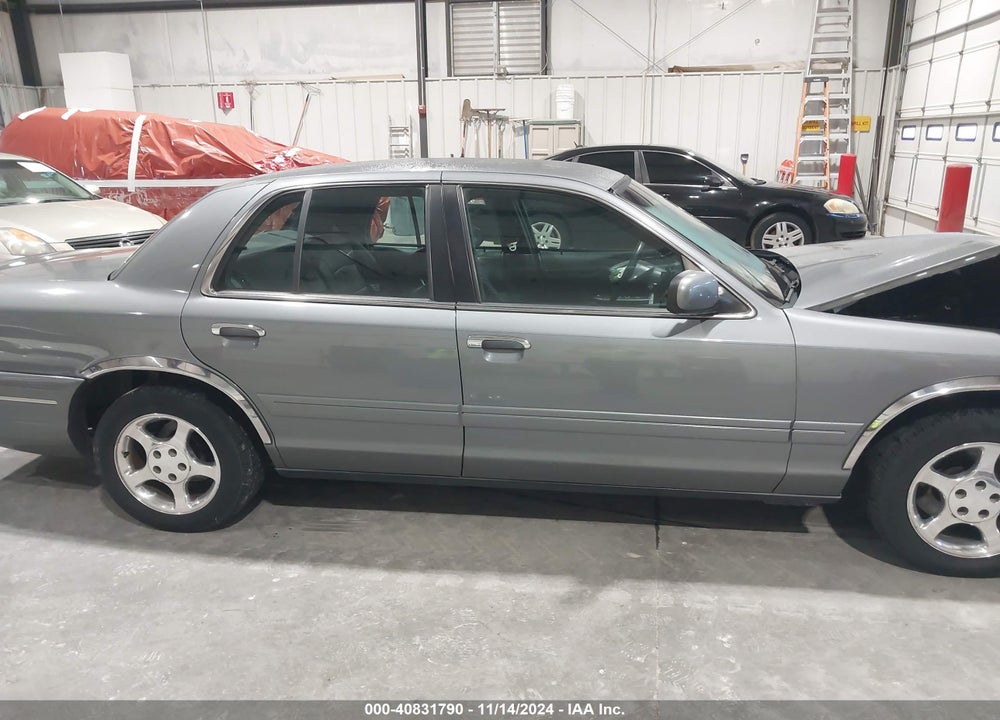2000 FORD CROWN VICTORIA LX VIN: 2FAFP74W5YX149634