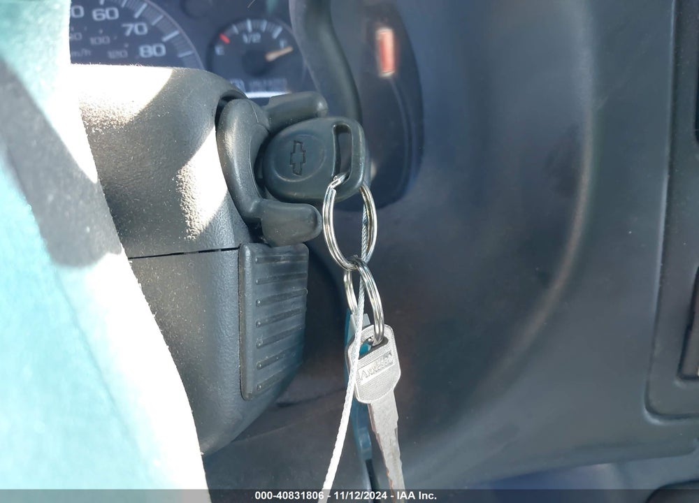 2000 CHEVROLET EXPRESS VIN: 1GCFG15R4Y1271071
