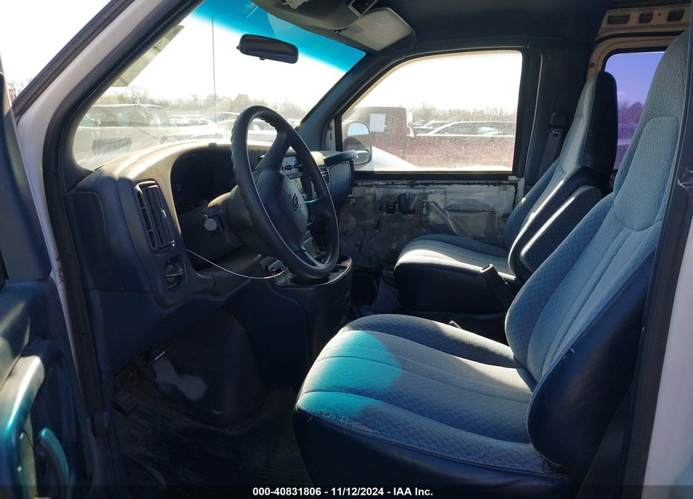 2000 CHEVROLET EXPRESS VIN: 1GCFG15R4Y1271071