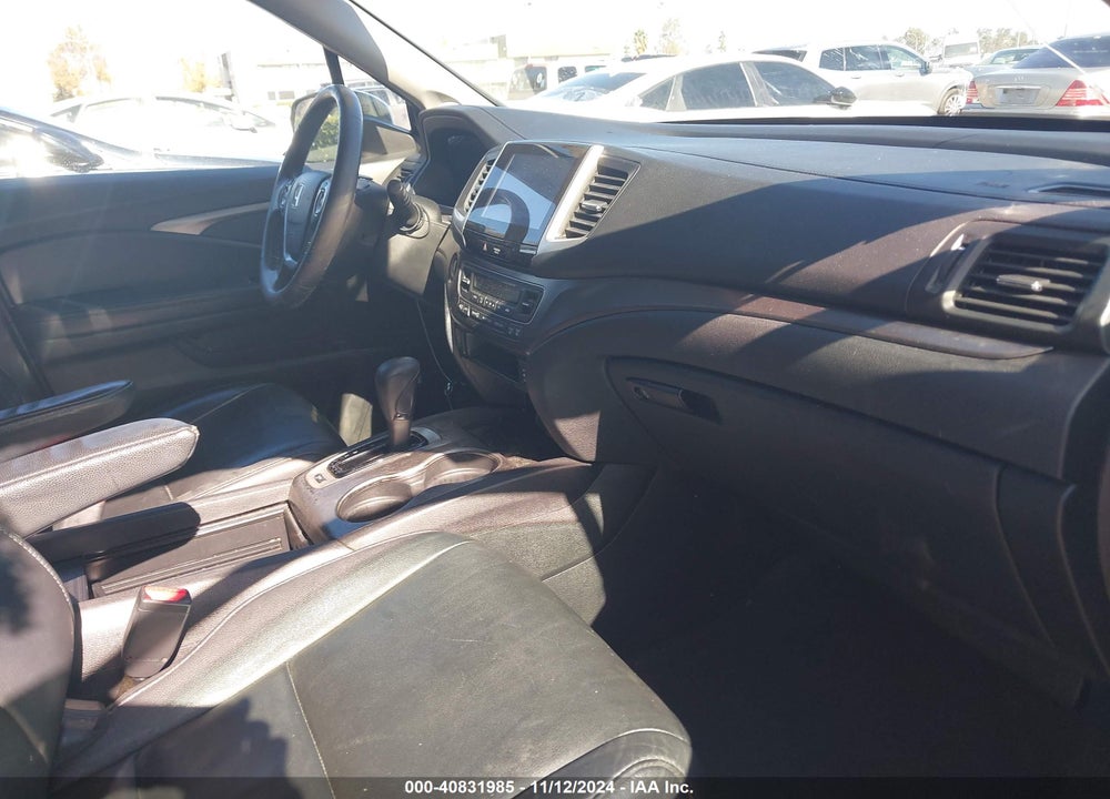 2018 HONDA PILOT EX-L VIN: 5FNYF5H51JB033235