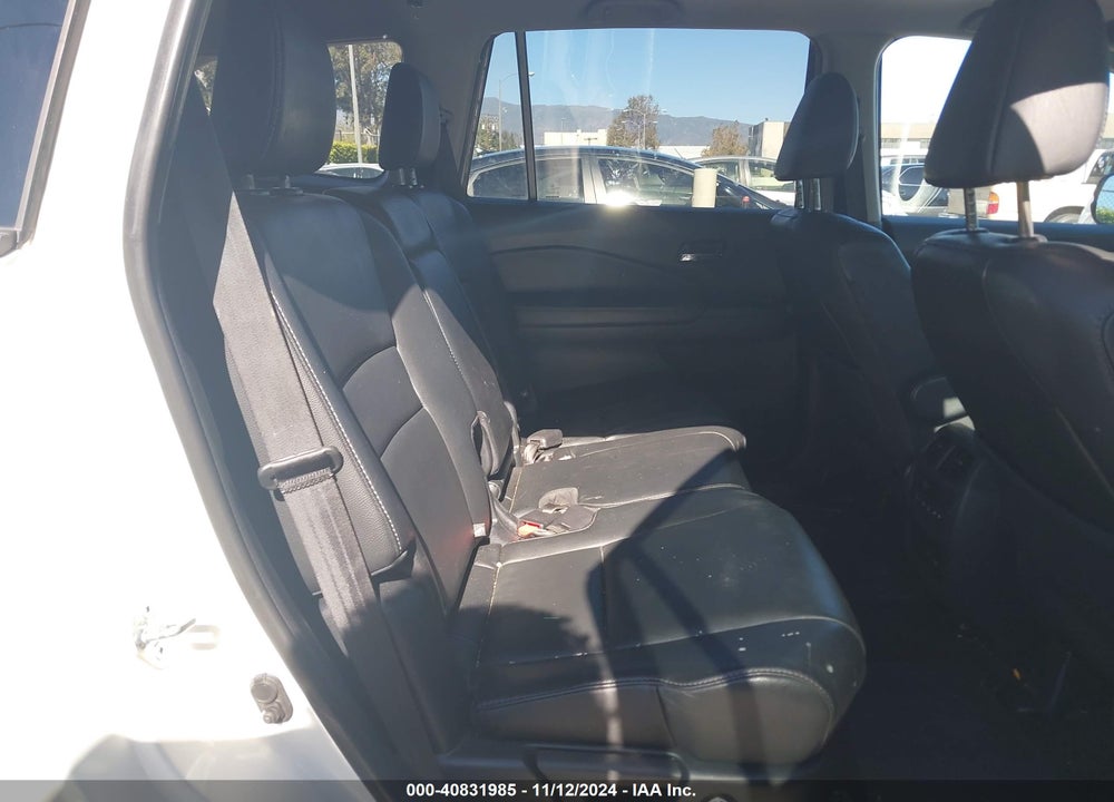 2018 HONDA PILOT EX-L VIN: 5FNYF5H51JB033235