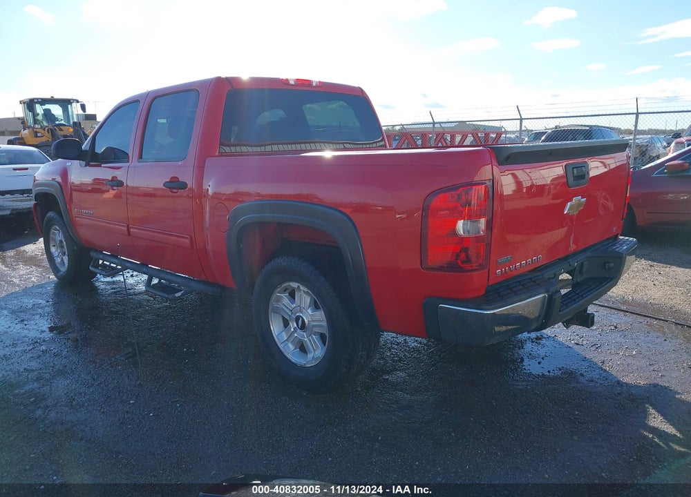 2011 CHEVROLET SILVERADO 1500 LT VIN: 3GCPKSE3XBG372662