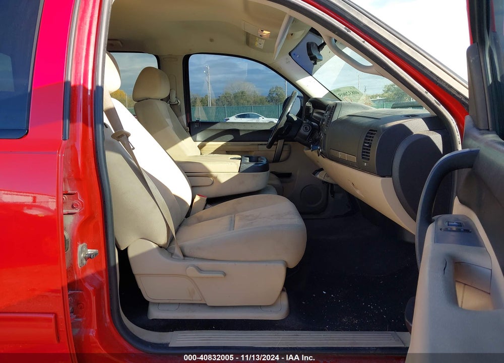 2011 CHEVROLET SILVERADO 1500 LT VIN: 3GCPKSE3XBG372662