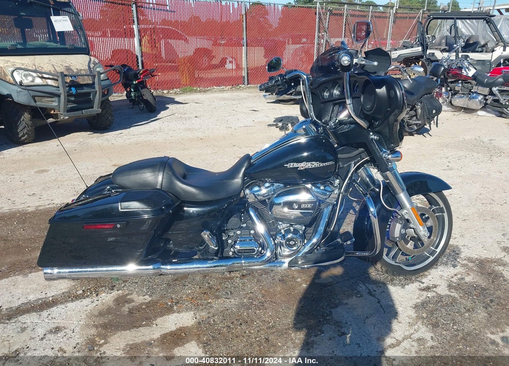 2018 HARLEY-DAVIDSON FLHX STREET GLIDE VIN: 1HD1KBC11JB664911