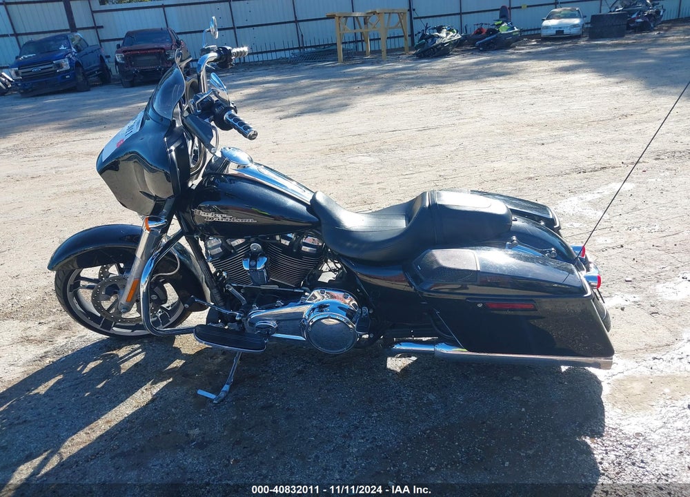 2018 HARLEY-DAVIDSON FLHX STREET GLIDE VIN: 1HD1KBC11JB664911