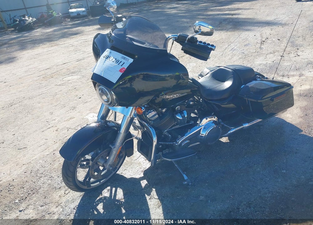 2018 HARLEY-DAVIDSON FLHX STREET GLIDE VIN: 1HD1KBC11JB664911