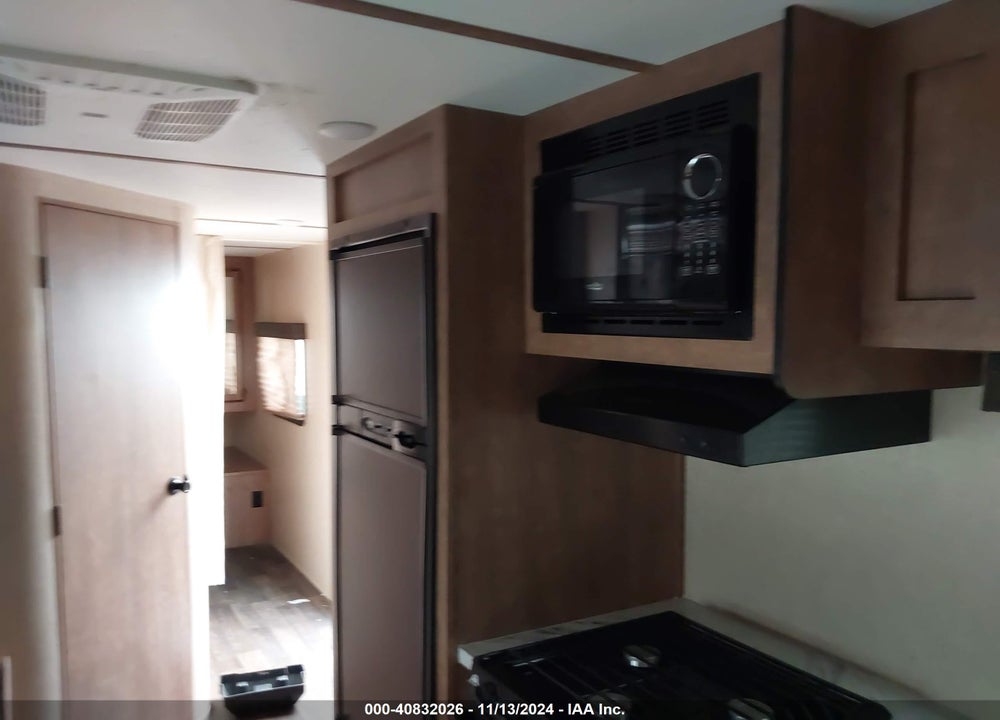 2017 STARCRAFT TRAVEL TRAILER VIN: 1SABS0BN9J2UT5160