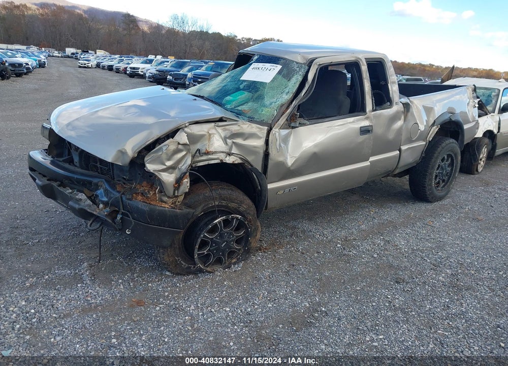 2001 CHEVROLET S-10 LS VIN: 1GCCT19W818243513