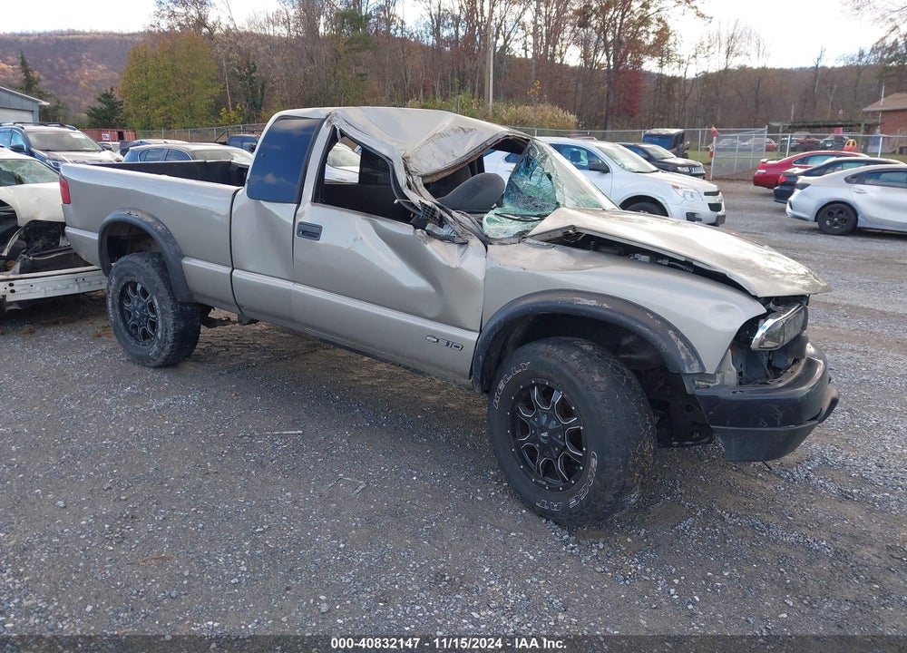 2001 CHEVROLET S-10 LS VIN: 1GCCT19W818243513