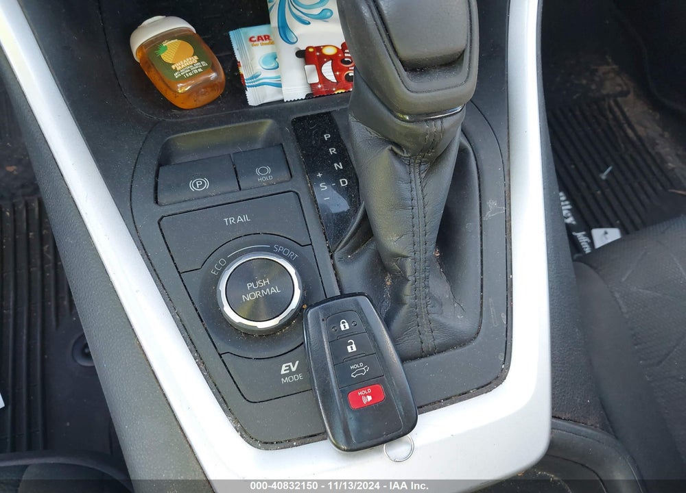 2020 TOYOTA RAV4 HYBRID XLE VIN: 2T3RWRFV7LW094682