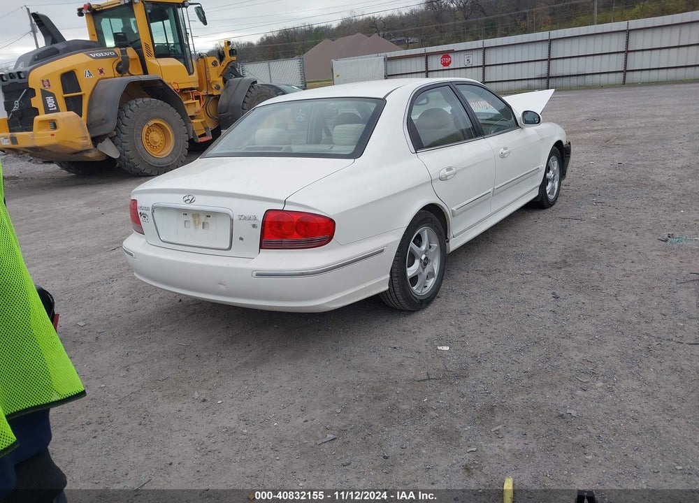 2005 HYUNDAI SONATA GLS/LX VIN: KMHWF35H35A189409