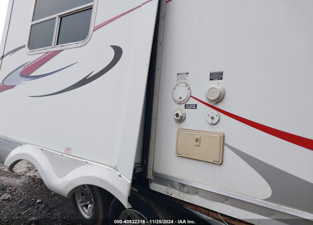 2011 CRUISER RV FUN FINDER X 210 WBS VIN: 5RXTA2123B1020226