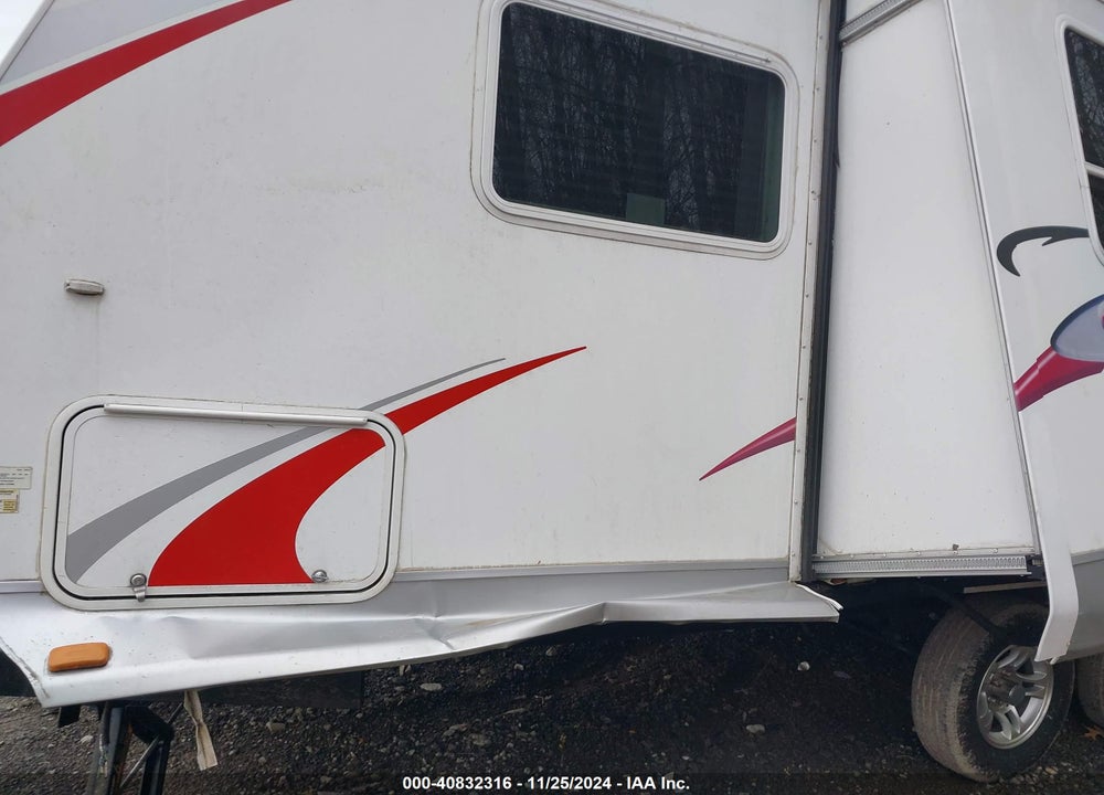 2011 CRUISER RV FUN FINDER X 210 WBS VIN: 5RXTA2123B1020226