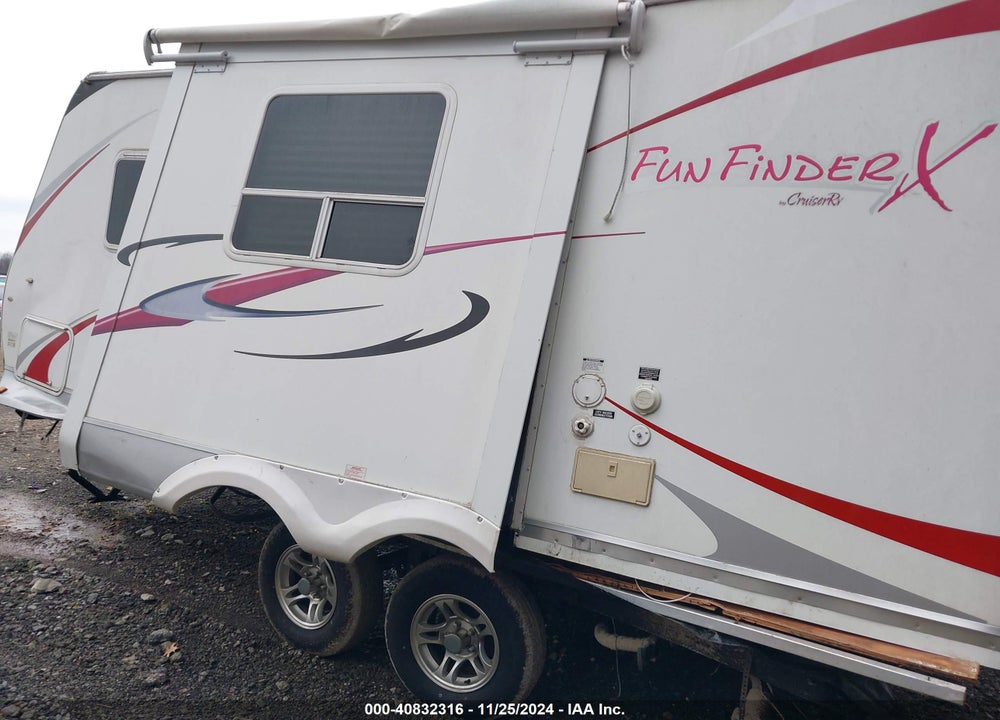 2011 CRUISER RV FUN FINDER X 210 WBS VIN: 5RXTA2123B1020226