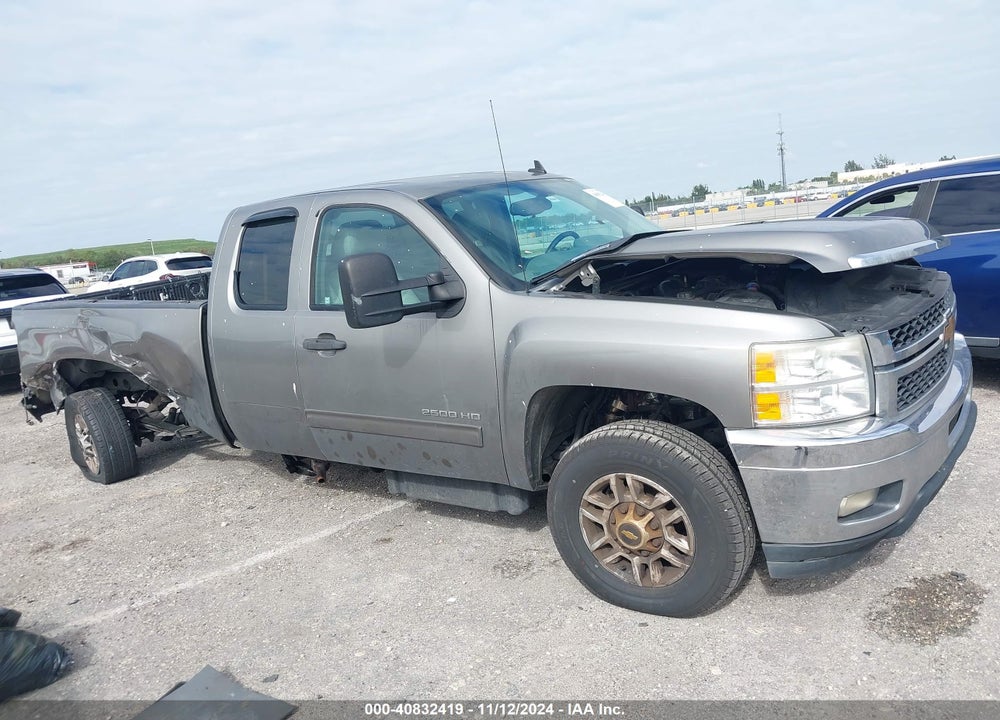 2013 CHEVROLET SILVERADO 2500HD LT VIN: 1GC2CXE80DZ334022
