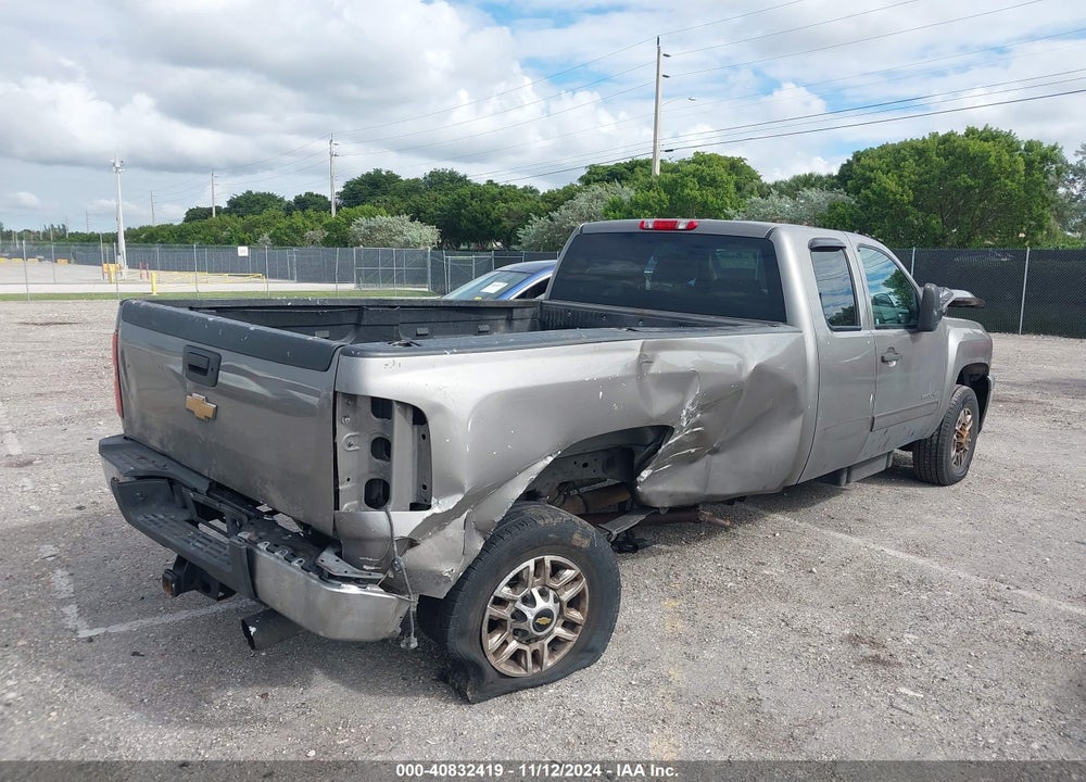 2013 CHEVROLET SILVERADO 2500HD LT VIN: 1GC2CXE80DZ334022