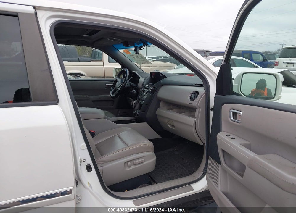 2012 HONDA PILOT TOURING VIN: 5FNYF3H94CB028301