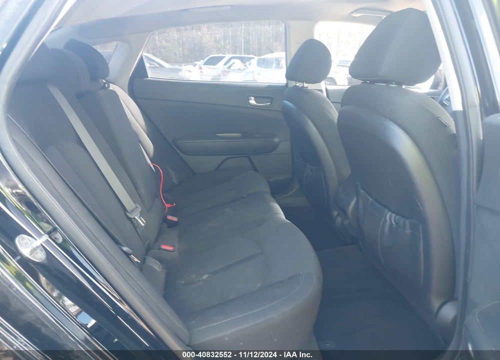 2018 KIA OPTIMA VIN: 5XXGT4L34JG219143